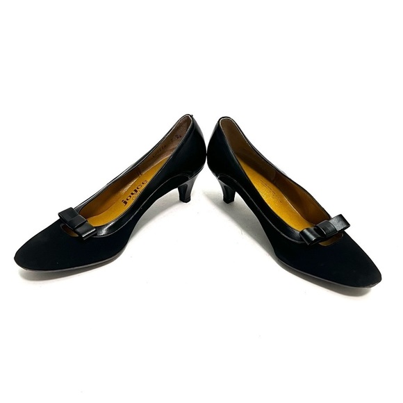 Vintage 1960s black suede leather accent cutout bow kitten heels - Picture 6 of 8